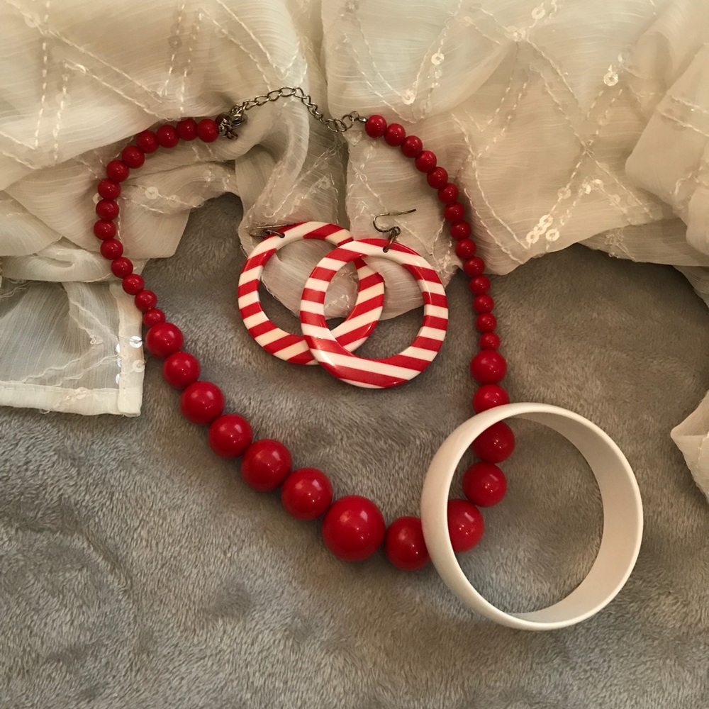 Fun Vintage Style Jewelry Set 💖